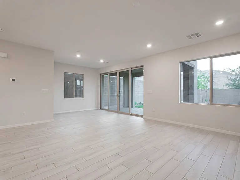 11620 Desert Hollow Ave — Photo 9