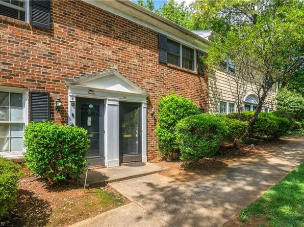 2811 E Bleeker Sq #F, Winston Salem, NC 27106