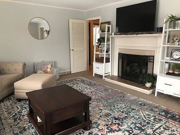 5th image of 182 Scott Ave