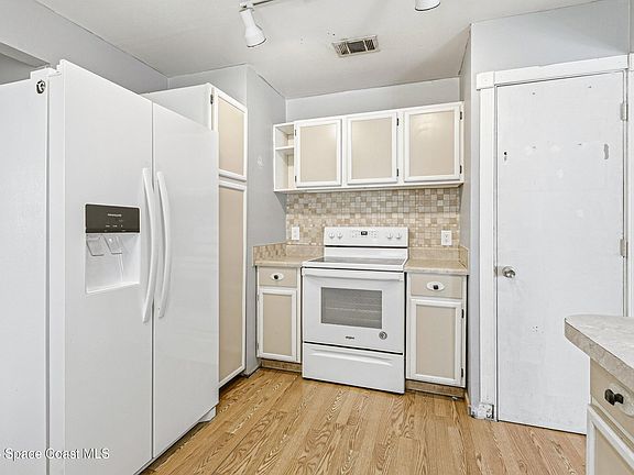 4th image of 907 Gatewood Ct NE