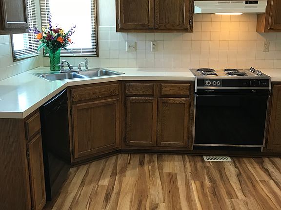 Kitchen w/new flooring 