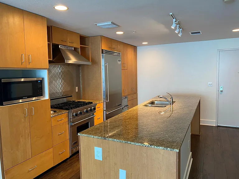1208 E Kennedy Blvd #617E — Photo 6