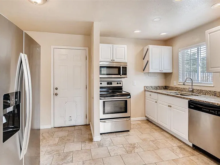 3400 Dexter St — Photo 11