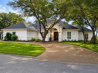 323 Olympic Dr, Rockport, TX 78382