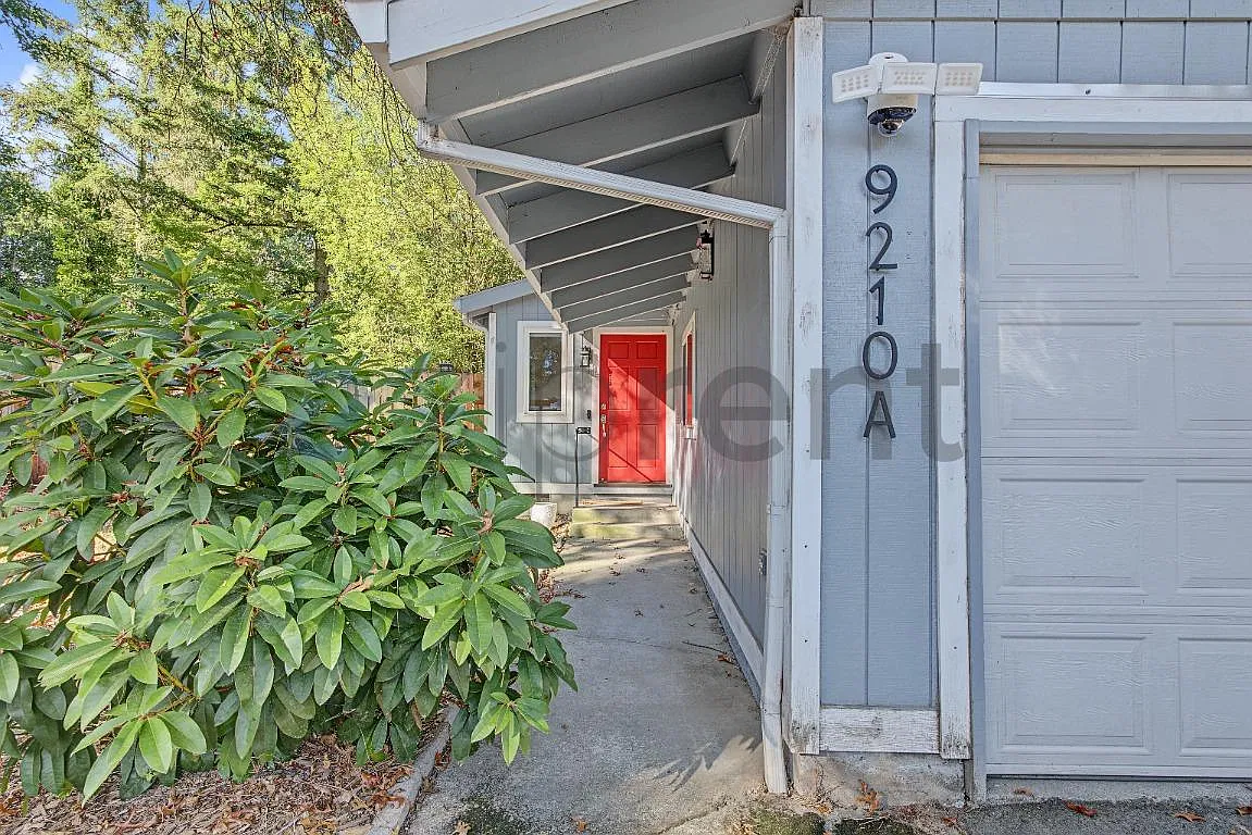 3 bed, 1050 sqft, $2,500 — Photo 3