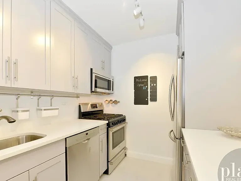 150 E 85th St #2G — Photo 2