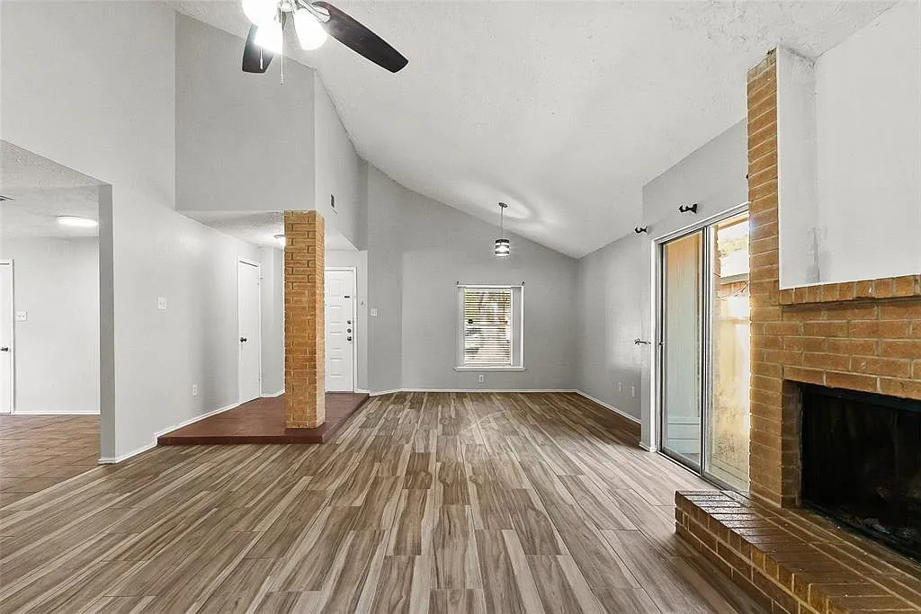 3 bed, 2.0 bath, 1449 sqft, $1,690 — Photo 3