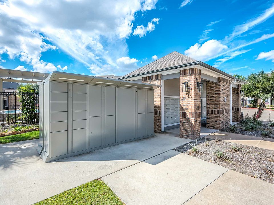 1st image of 529 Barker Clodine Rd APT 13101