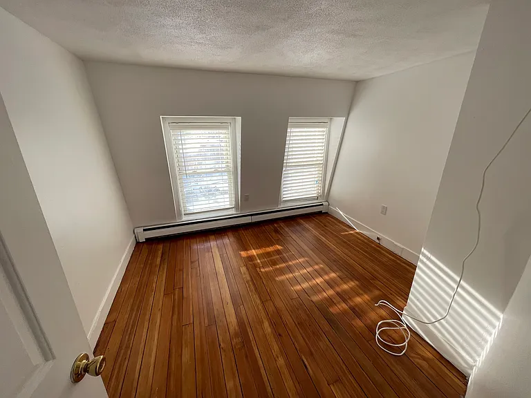 Primary Bedroom (Upstairs)