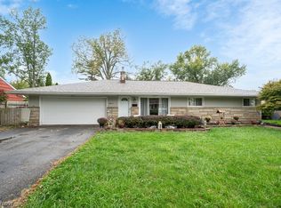6074 Cedarwood Rd, Mentor On The Lake, OH 44060