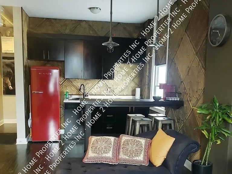1154 Wyandotte St W #1 — Photo 7