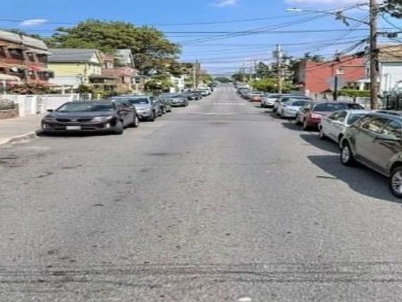 Exterior Neighborhood (street photo)