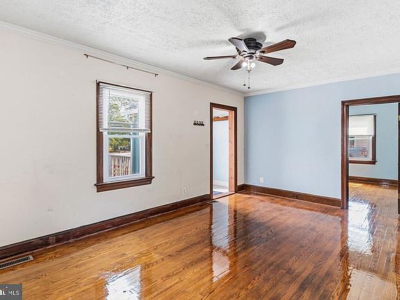 5th image of 7523 Webster Ln
