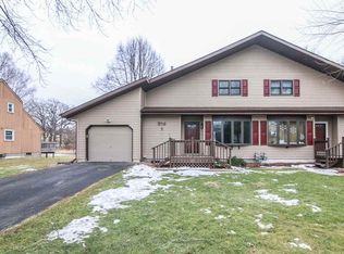 214 Woodview Dr, Cottage Grove, WI 53527