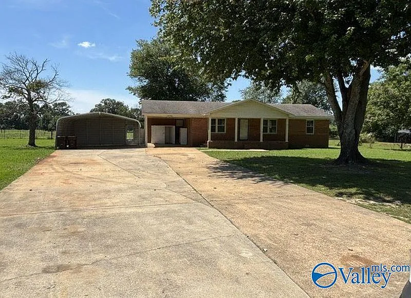 3 bed, 1.0 bath, 1266 sqft, $1,400 — Photo 1