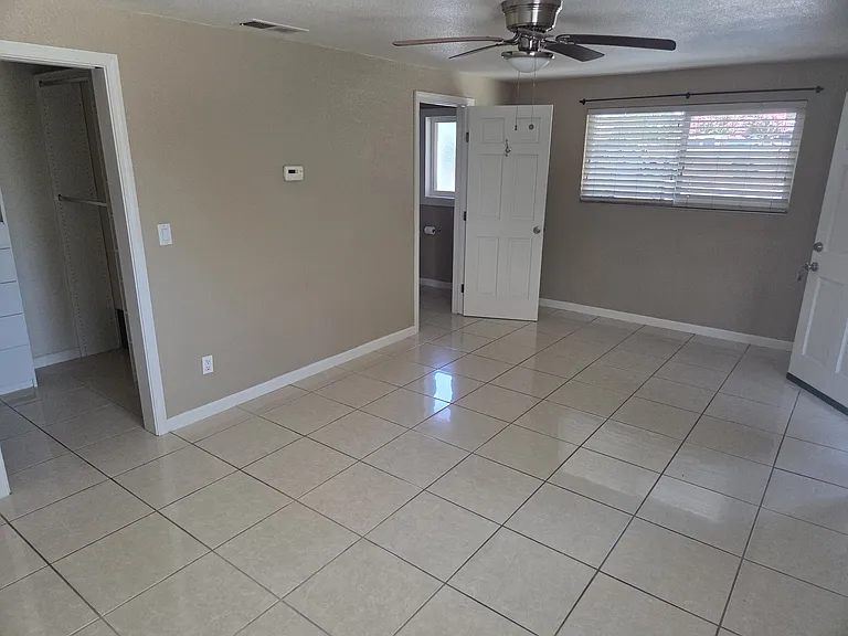 1381 Janet Ln — Photo 6