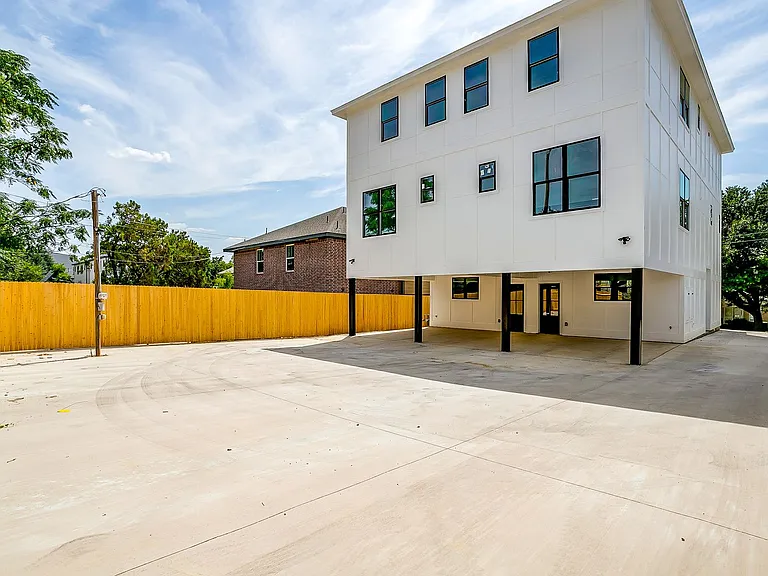 2811 Forest Park Blvd — Photo 46