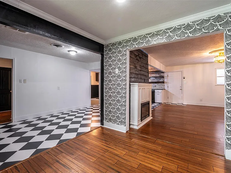 1219 Park Ln — Photo 5