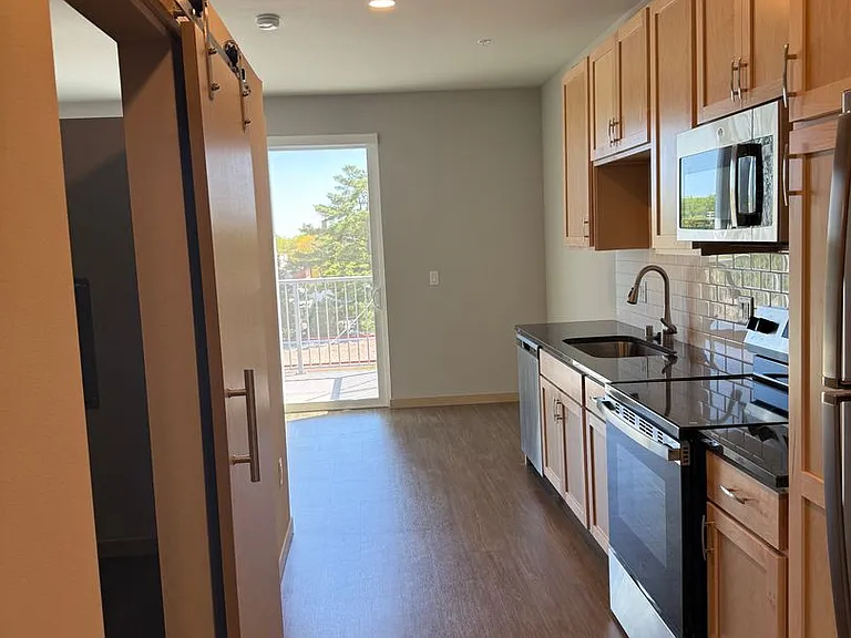 Mira Apartments — Photo 41