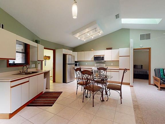 3rd image of 68 Lynbrook Dr