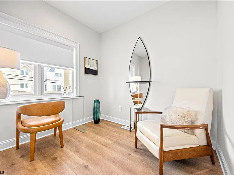 208 N Surrey Ave — Photo 12