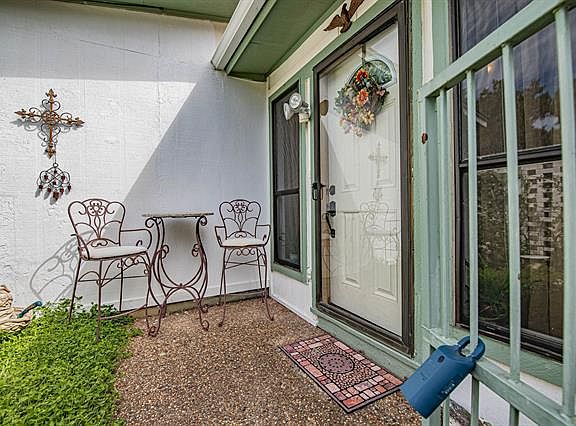 4th image of 1005 Spanish Trail Dr