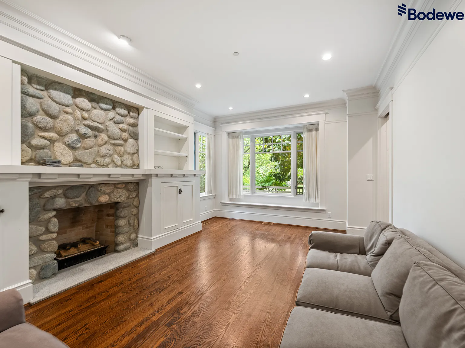 Churchill Street Tudor Home — Photo 4
