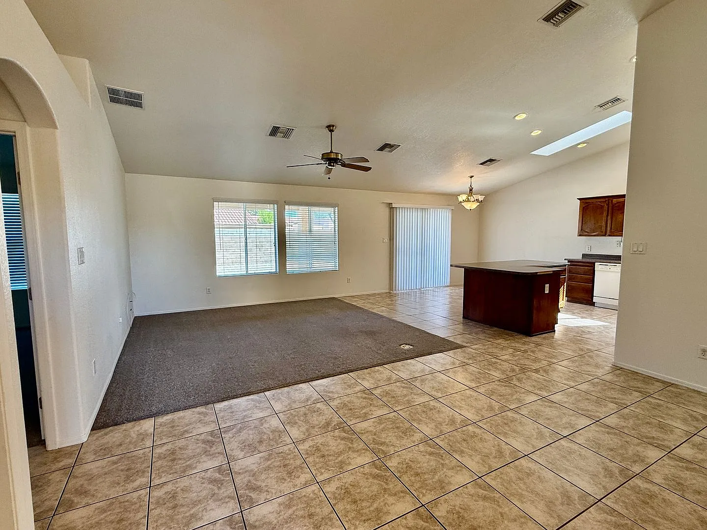 4 bed in Mesa Del Sol 11486 E Del Golfo — Photo 2