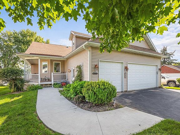 4th image of 870 Breckenboro Rd