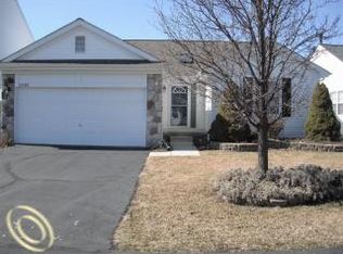 2390 W Miller Cir, Westland, MI 48186
