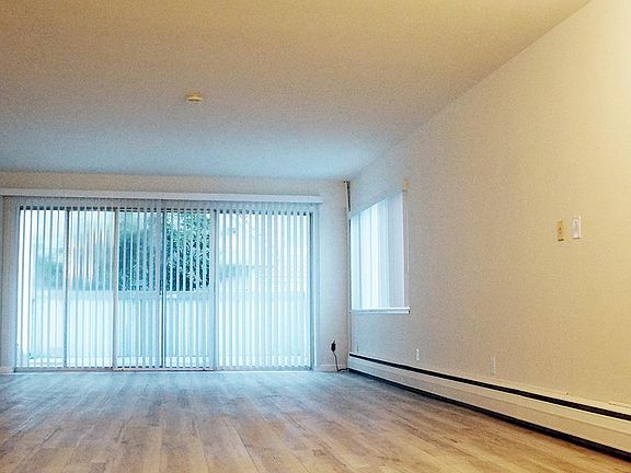 2nd image of 157 Elm St APT 104