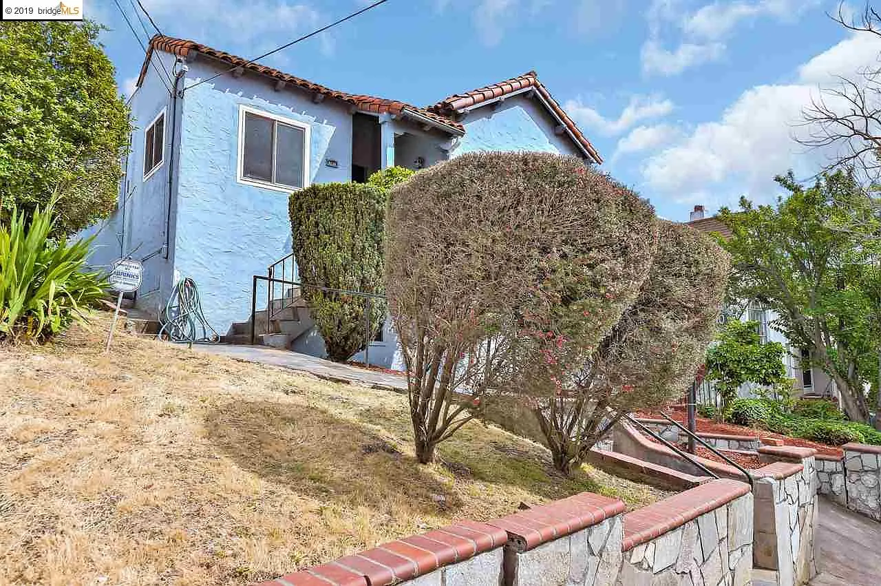 3230 Morcom Ave photo 1