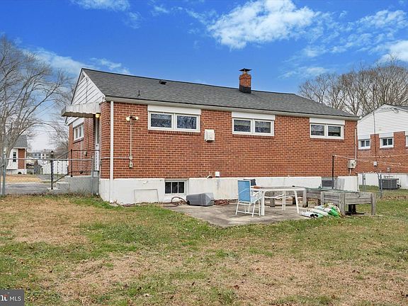 3rd image of 402 Marianna Dr