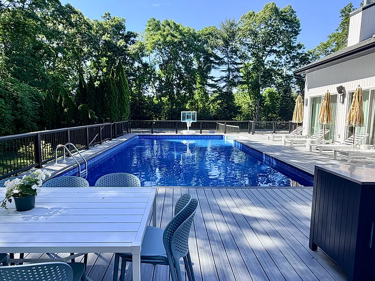 7 Midhampton Ct — Photo 2