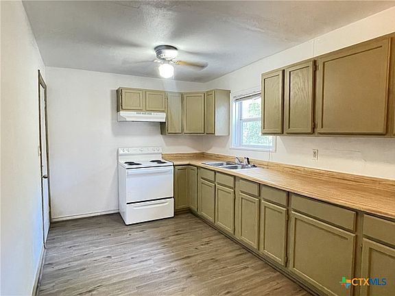 3rd image of 1305 Gray Dr