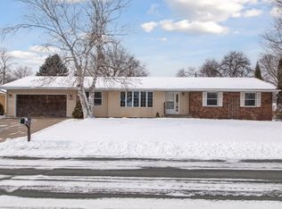 2400 Southview Ct, Hastings, MN 55033