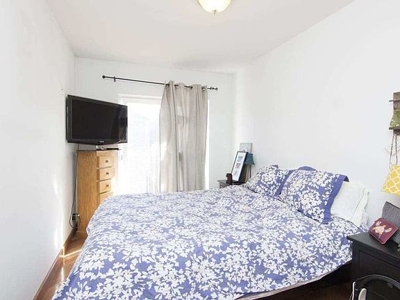 5th image of 20-07 37th St #2AA