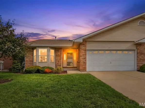 199 Southern Oaks Dr, Saint Charles, MO 63303