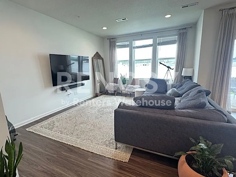 7216 Walnut Grove Ln N — Photo 9