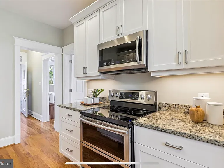 4451 Macarthur Blvd NW — Photo 12