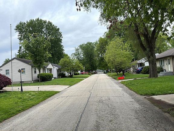 4th image of 2437 Huntington Rd