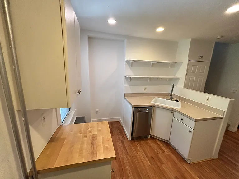 1819 E Lombard St — Photo 4