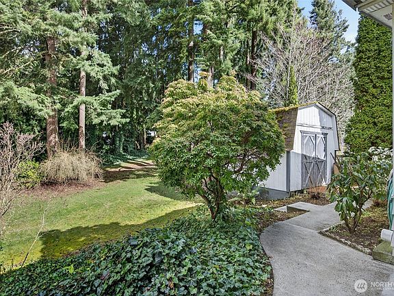 4th image of 3323 207th Place SE