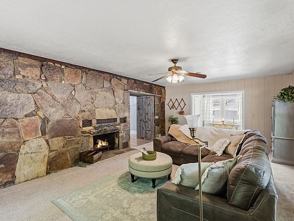 4th image of 441 S Tremont St