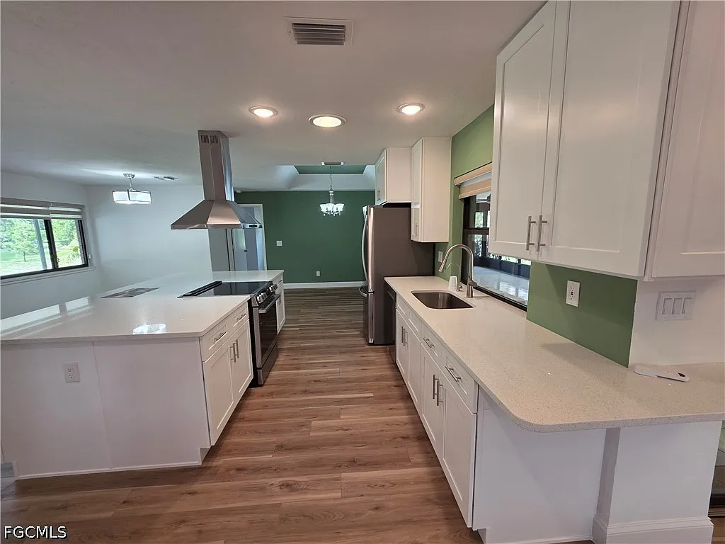 3 bed, 2.0 bath, 2297 sqft, $3,270 — Photo 3
