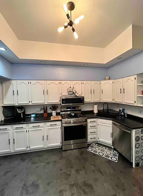 3 bed, 1600 sqft, $3,000 — Photo 2
