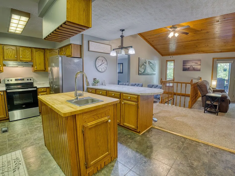 75 Forest Glen Dr