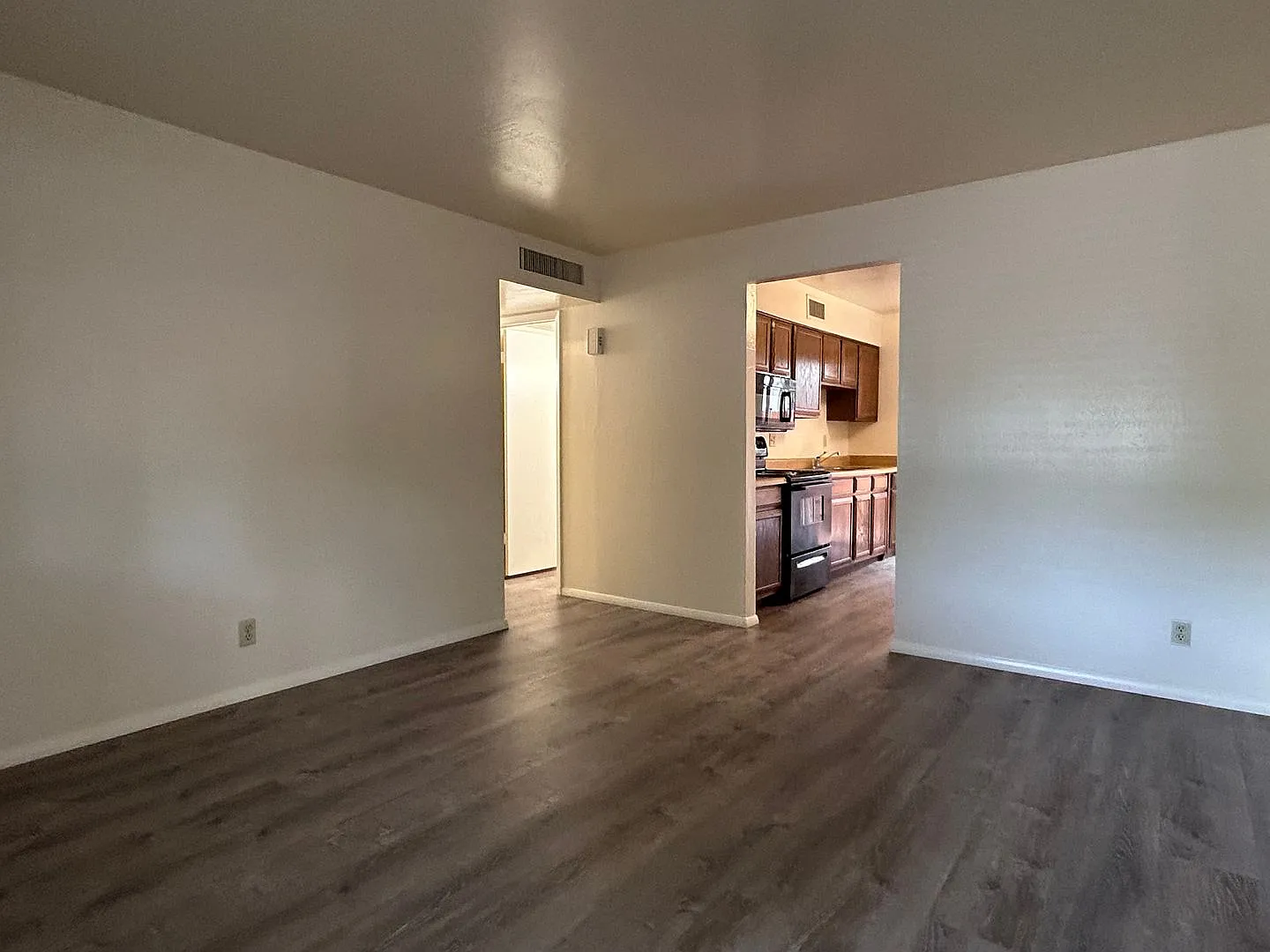 Tempe 2 Bed & 1 Bath End Unit Tri-plex Close to ASU — Photo 3
