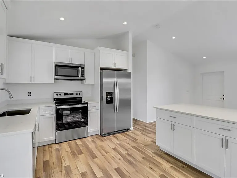18560 Holly Rd — Photo 9