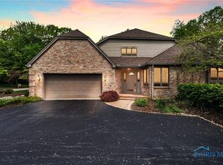 37 Wolf Ridge Dr, Holland, OH 43528